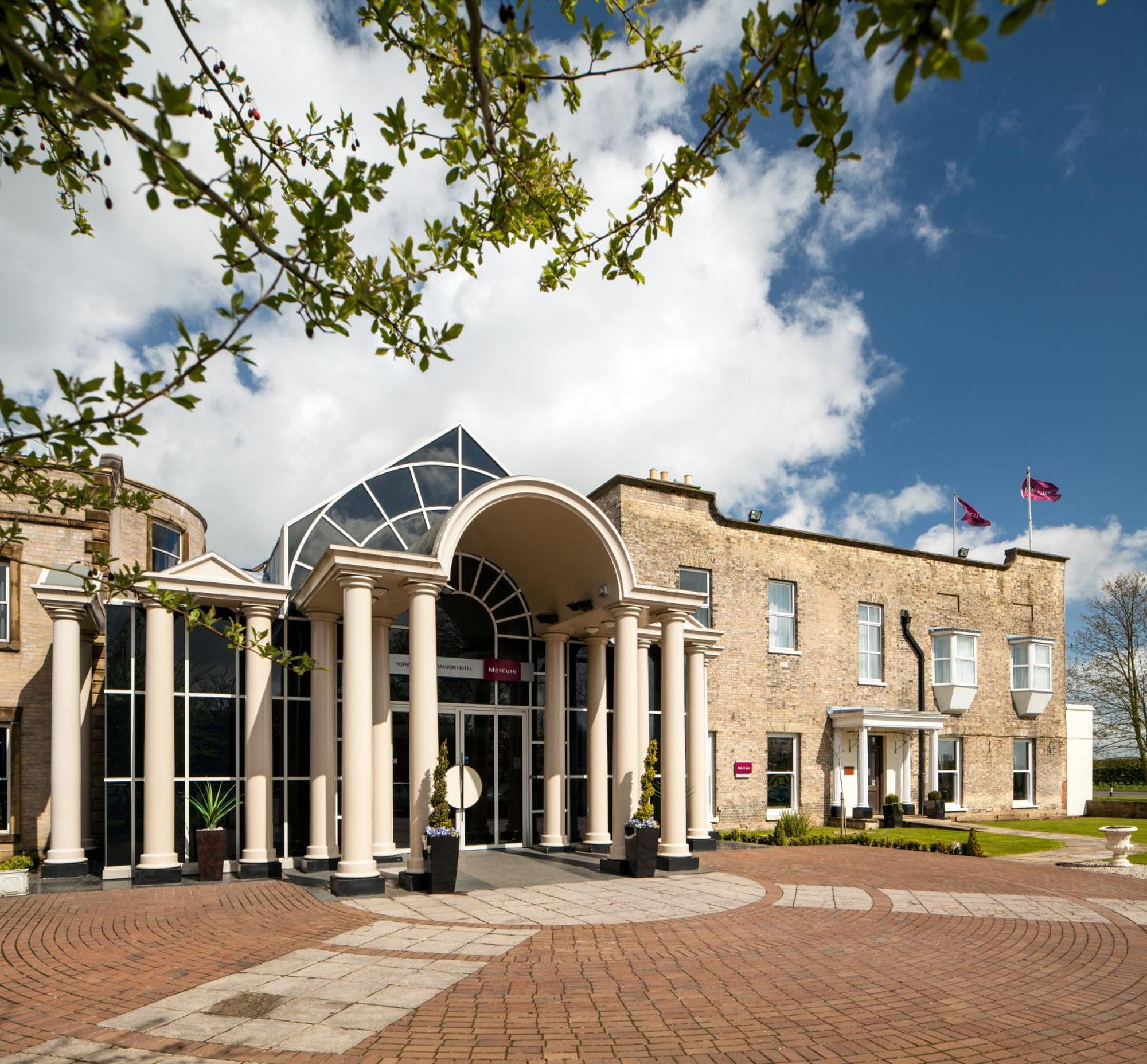 Mercure York Fairfield Manor Hotel Exterior foto