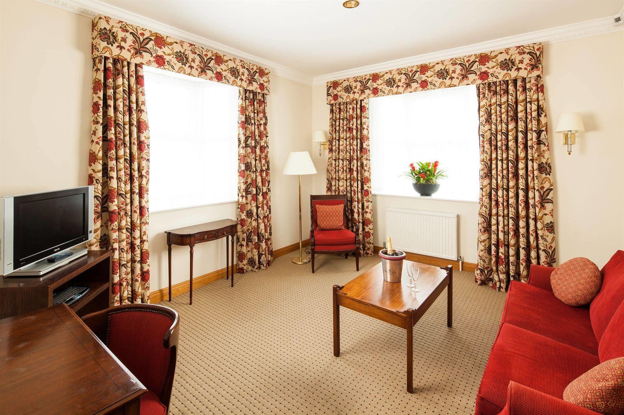 Mercure York Fairfield Manor Hotel Exterior foto